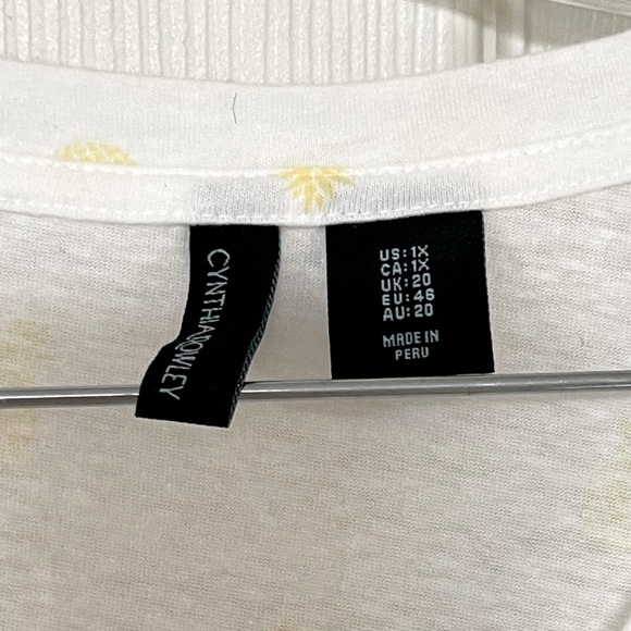 Cynthia Rowley Plus White Tshirt with Pineapples 1XL - Picture 4 of 5